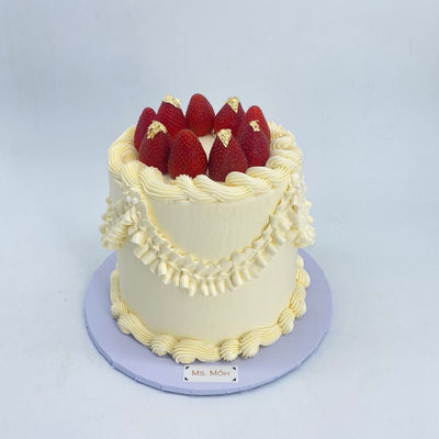 White Vintage Cake